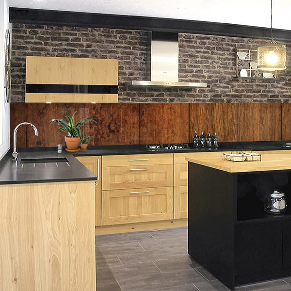 crédence planches brutes verticales