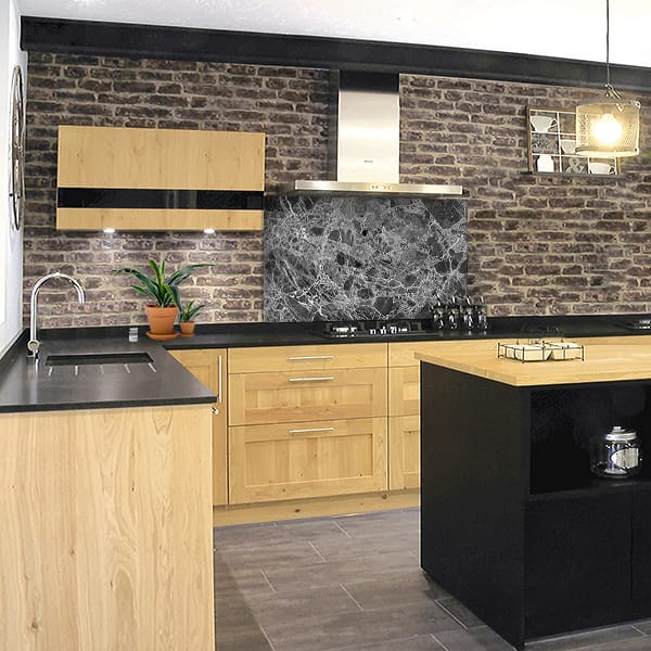 crédence marbre noir hotte