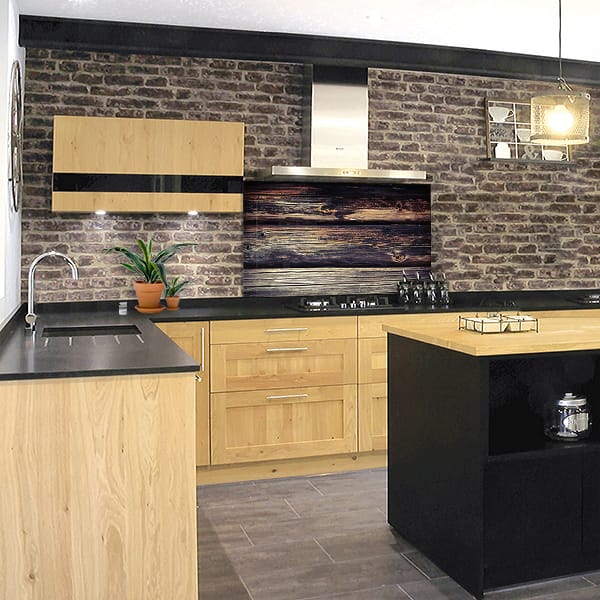 crédence planches sombres hotte