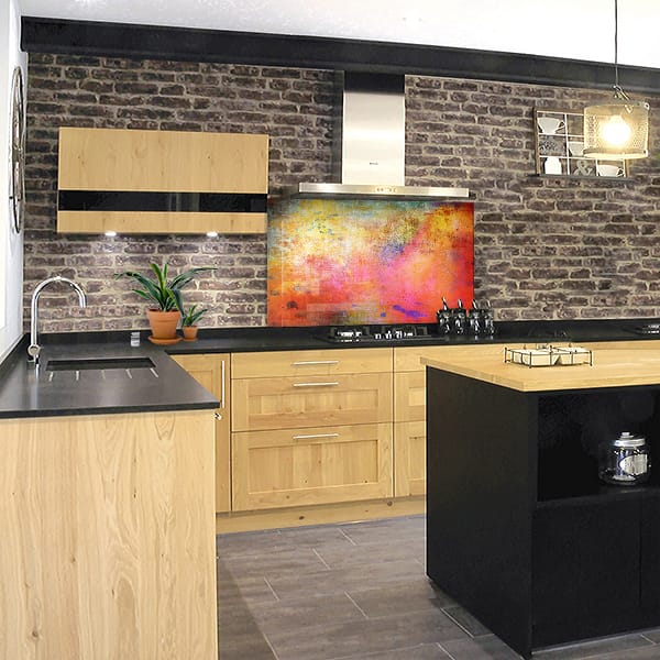 crédence peinture multicolore hotte