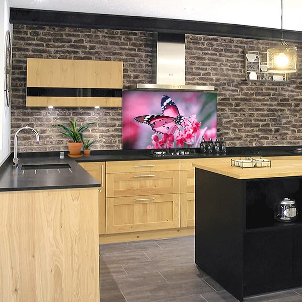 crédence papillon rose fond hotte