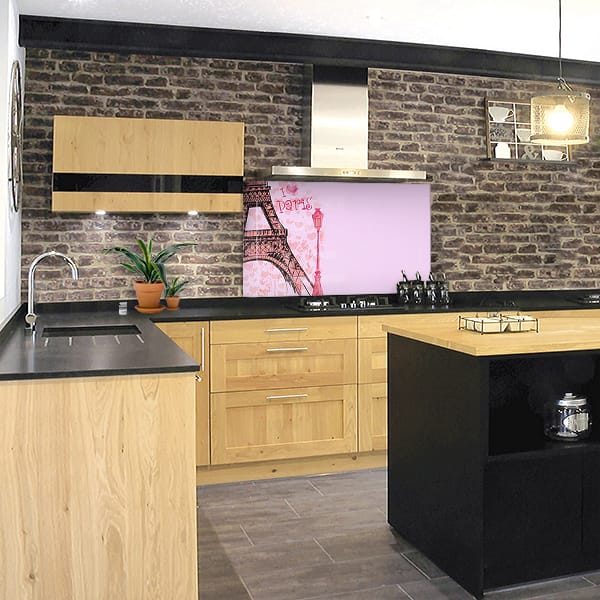 crédence illustration Paris rose fond hotte