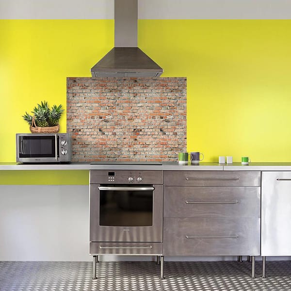 crédence mur brique rouge hotte
