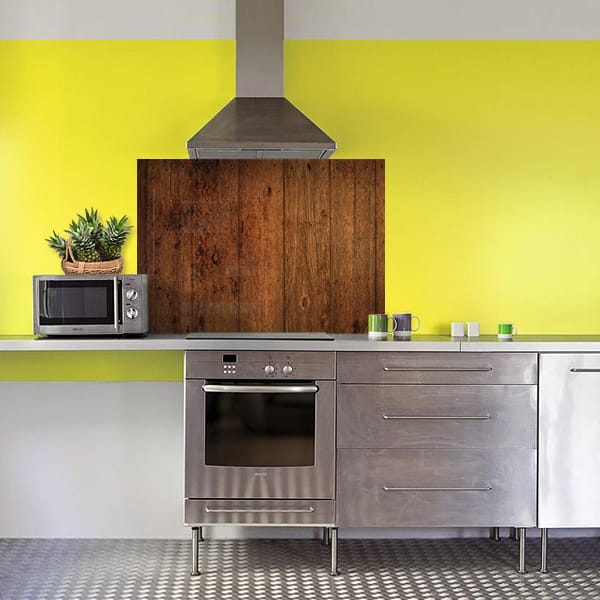 crédence planches brutes verticales hotte