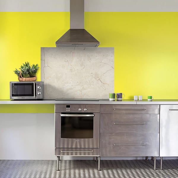 crédence marbre clair hotte