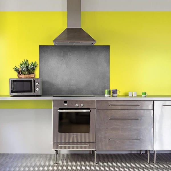 crédence béton lisse noir hotte